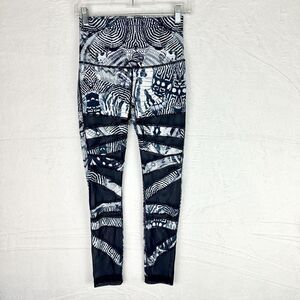 Lululemon Wanderlust Highest Times Leggings Butterfly Navy Print Size 6